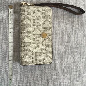 Micheal Kors cell wallet wristlet